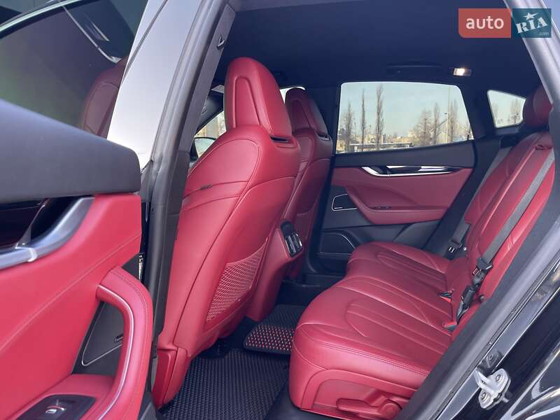 Внедорожник / Кроссовер Maserati Levante 2018 в Киеве