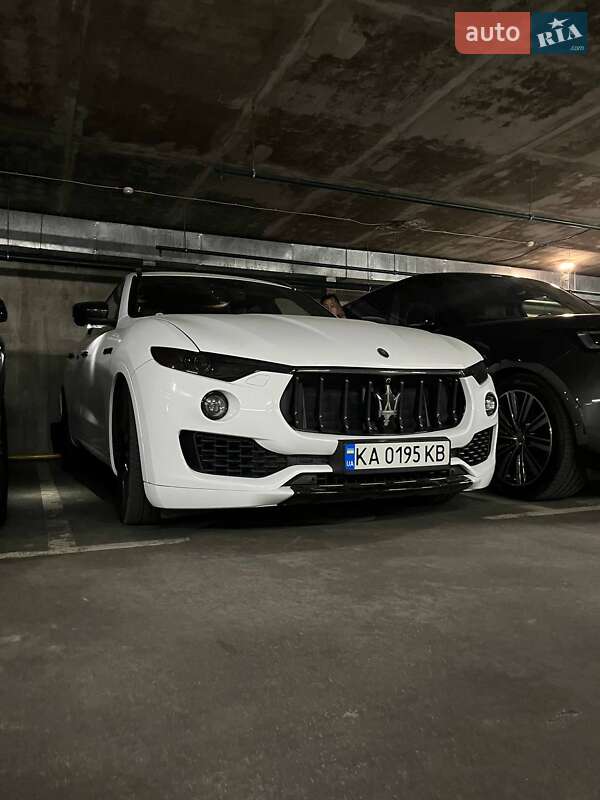 Внедорожник / Кроссовер Maserati Levante 2016 в Киеве