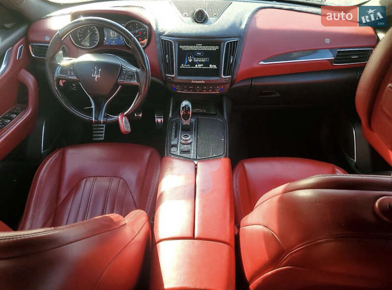 Внедорожник / Кроссовер Maserati Levante 2017 в Киеве