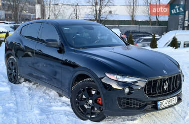 Внедорожник / Кроссовер Maserati Levante 2016 в Киеве
