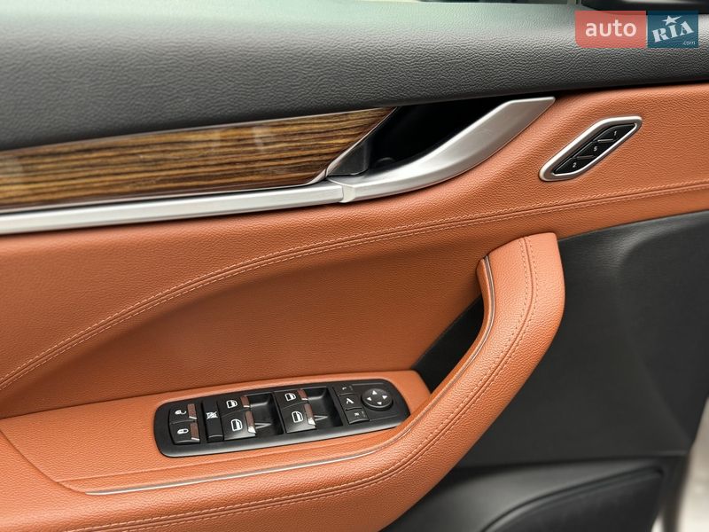 Позашляховик / Кросовер Maserati Levante 2017 в Києві