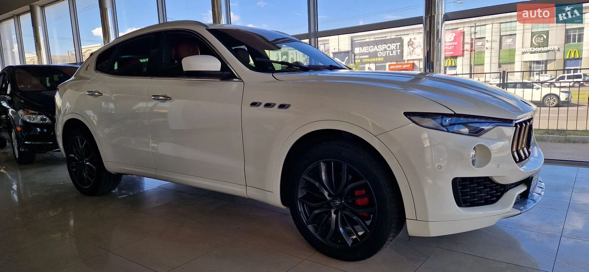 2018 Maserati Levante - мініатюра 3