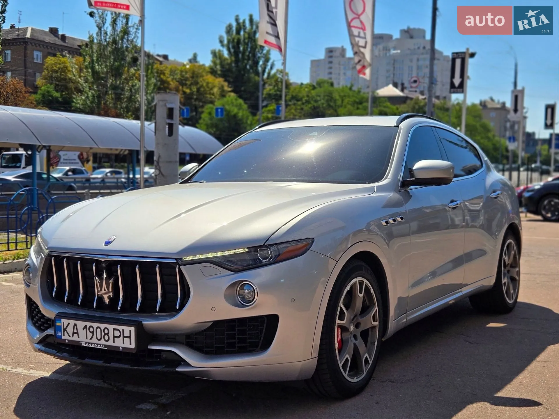 2016 Maserati Levante - мініатюра 2