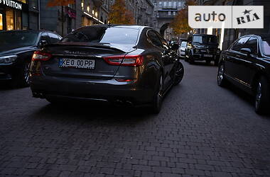 Седан Maserati Quattroporte 2015 в Киеве