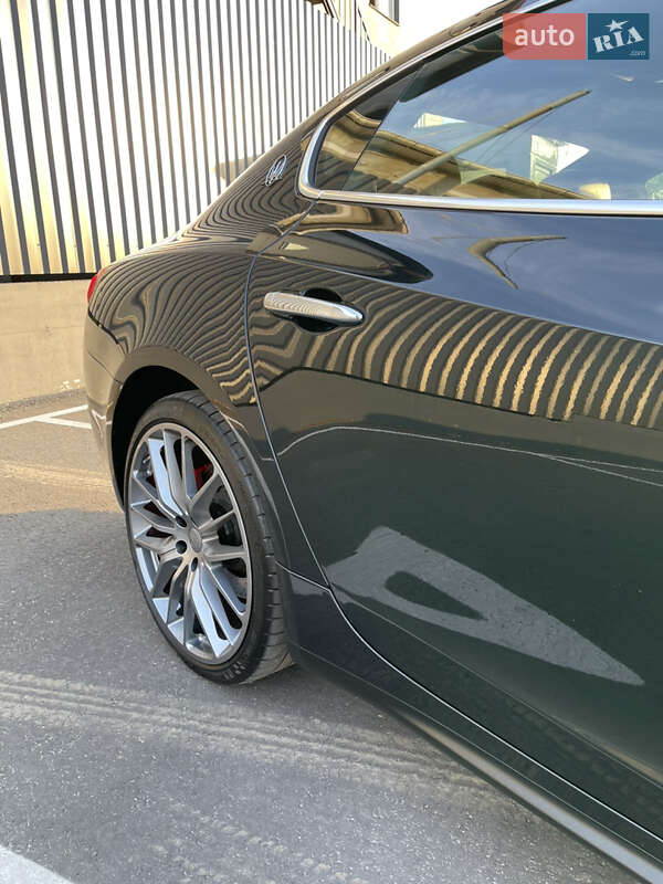 Седан Maserati Quattroporte 2013 в Киеве