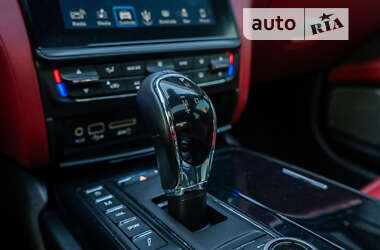 Седан Maserati Quattroporte 2017 в 