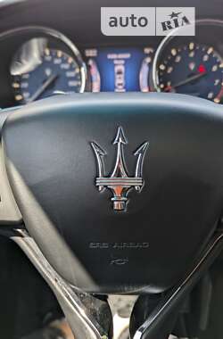 Седан Maserati Quattroporte 2014 в Львові