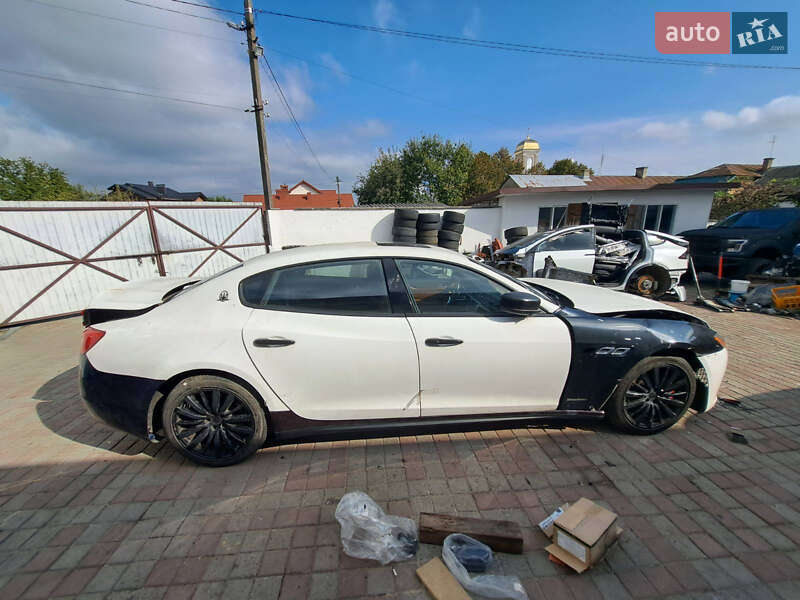 Седан Maserati Quattroporte 2014 в Львове