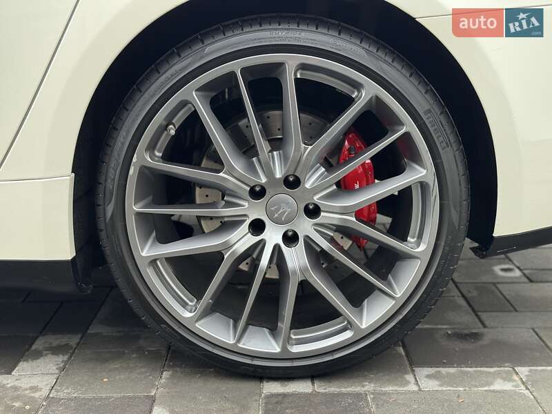 Седан Maserati Quattroporte 2015 в Киеве