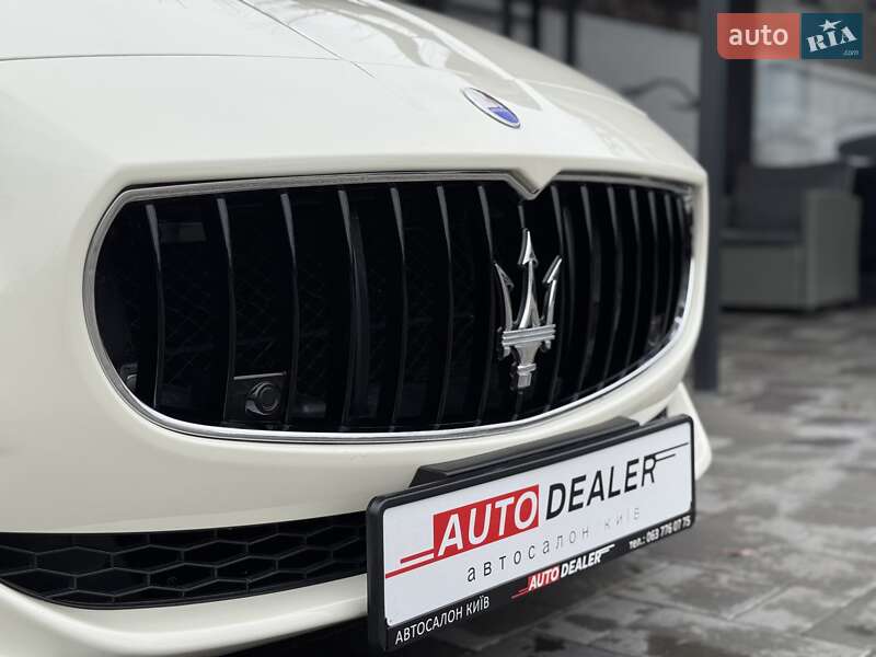 Седан Maserati Quattroporte 2015 в Киеве
