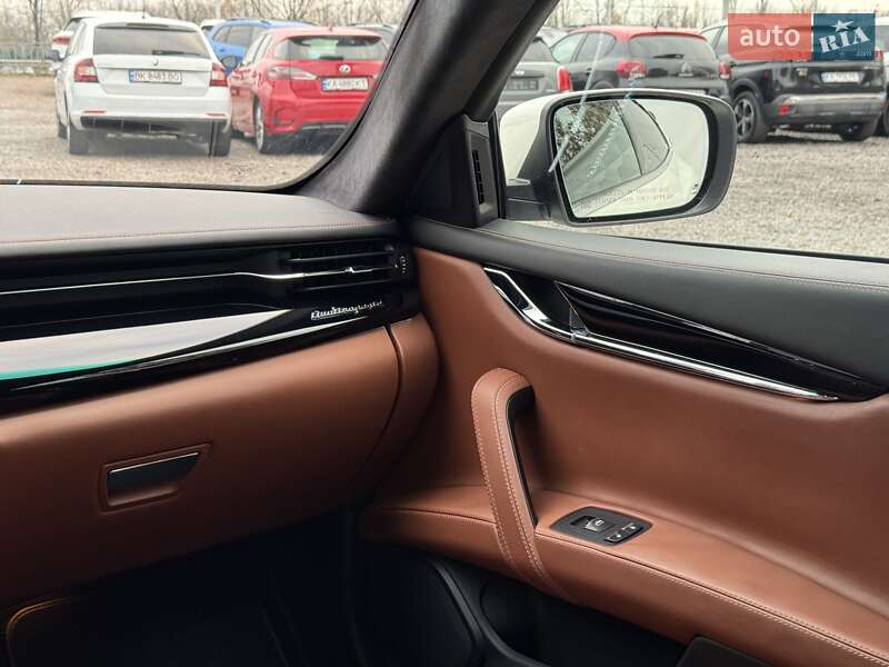 Седан Maserati Quattroporte 2015 в Киеве
