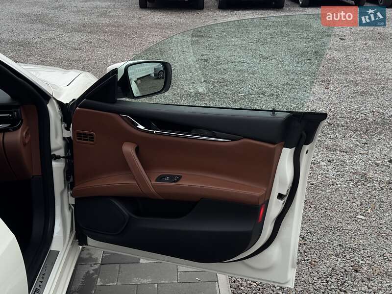 Седан Maserati Quattroporte 2015 в Киеве