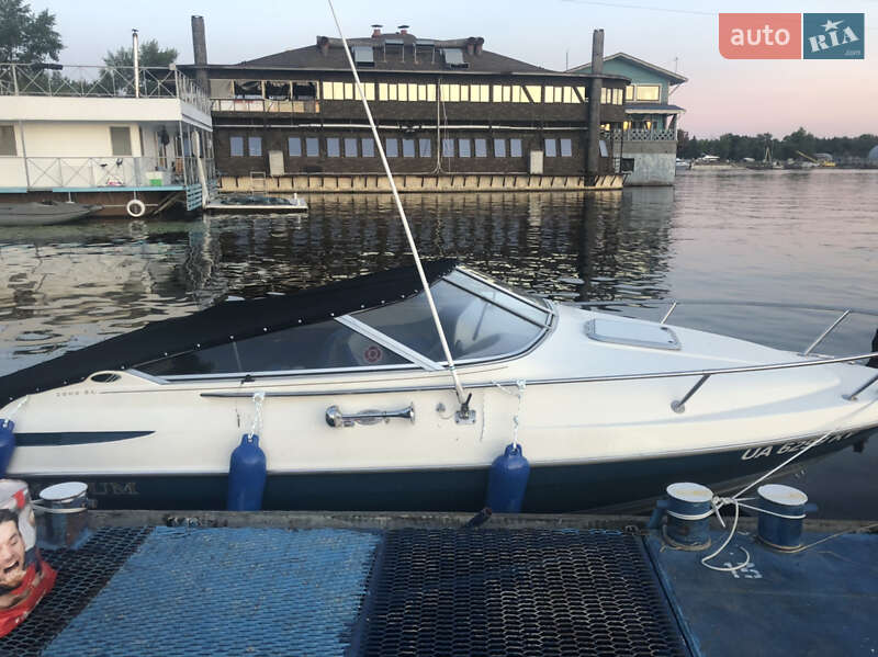 Моторная яхта Maxum 2000S 1995 в Киеве