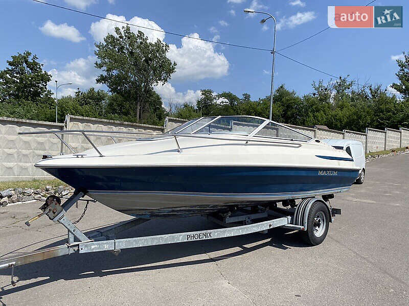 Моторная яхта Maxum 2000S 1995 в Киеве