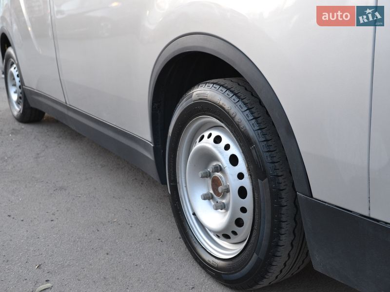 Грузовой фургон Maxus e-Deliver 3 2021 в Луцке фото 13 Грузовой фургон Maxus e-Deliver 3 2021 в Луцке