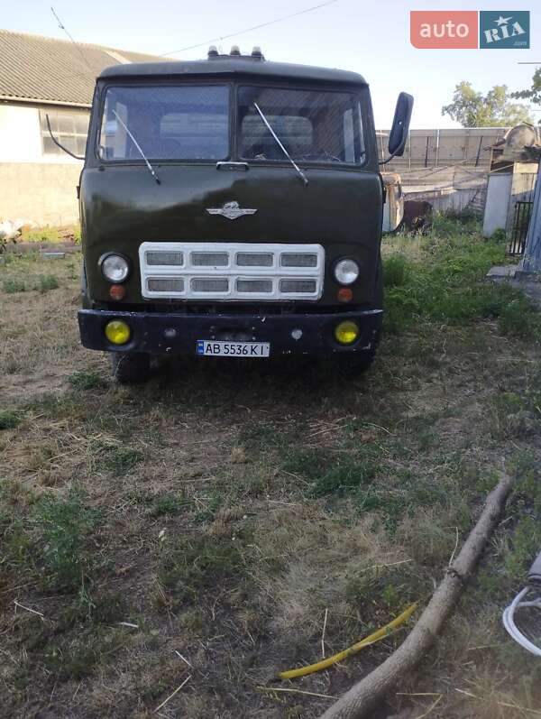 Самосвал МАЗ 5335 1990 в 