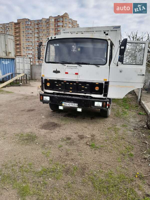 Грузовой фургон МАЗ 5337 1992 в 