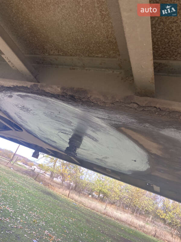 Зерновоз - полуприцеп МАЗ 938662 2003 в Пятихатках