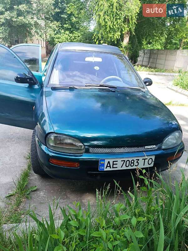 Седан Mazda 121 1994 в Новомосковске