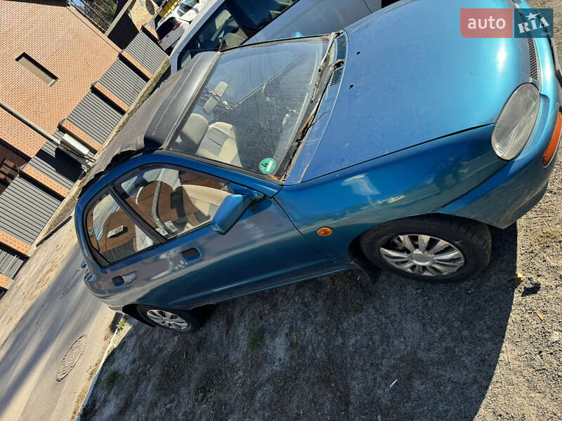 Седан Mazda 121 1992 в Ирпене
