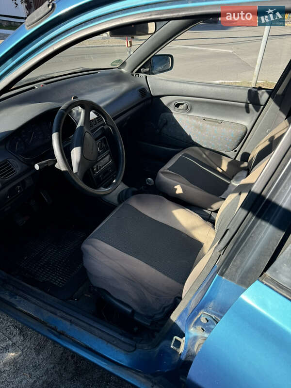Седан Mazda 121 1992 в Ирпене