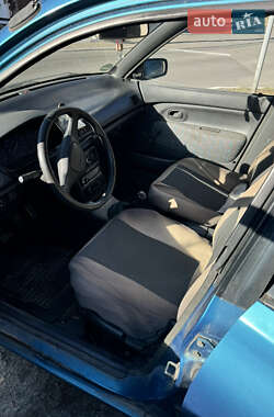 Седан Mazda 121 1992 в 