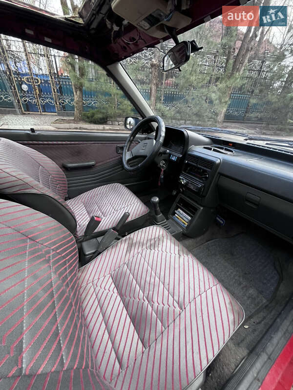 Хэтчбек Mazda 121 1988 в Запорожье