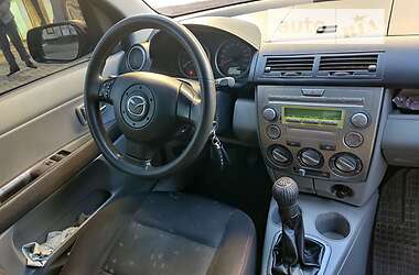 Хэтчбек Mazda 2 2003 в 