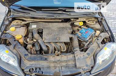 Хэтчбек Mazda 2 2003 в 