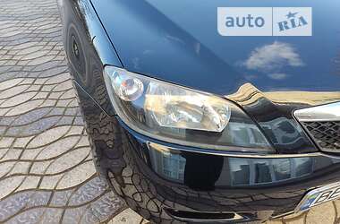 Хэтчбек Mazda 2 2003 в 