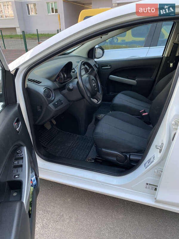 Хэтчбек Mazda 2 2014 в Чернигове