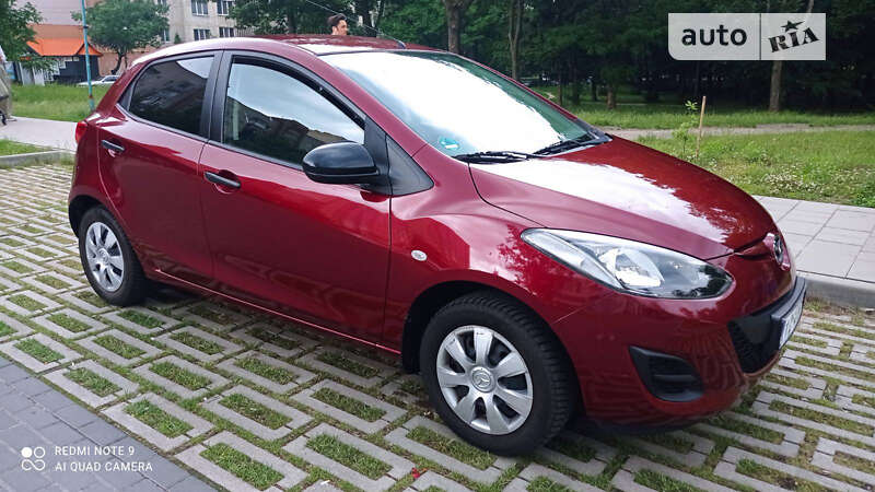 Хэтчбек Mazda 2 2011 в 