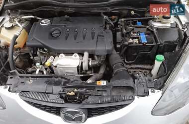 Хетчбек Mazda 2 2010 в Сахновщині