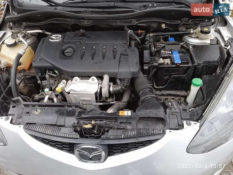 Хетчбек Mazda 2 2010 в Сахновщині