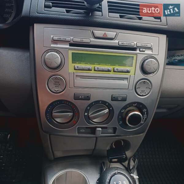 Хэтчбек Mazda 2 2004 в Киеве