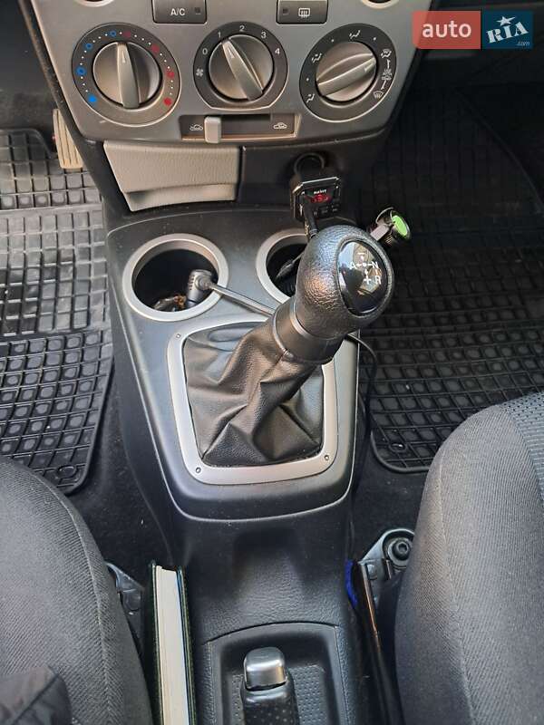 Хэтчбек Mazda 2 2007 в Коростене