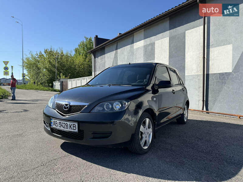 Mazda 2 2005