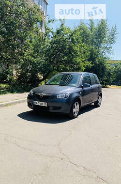 Хэтчбек Mazda 2 2004 в 