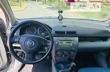 Хэтчбек Mazda 2 2004 в 