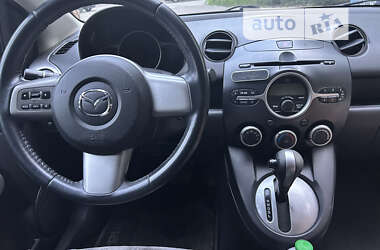 Хэтчбек Mazda 2 2009 в 