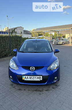 Хэтчбек Mazda 2 2009 в 