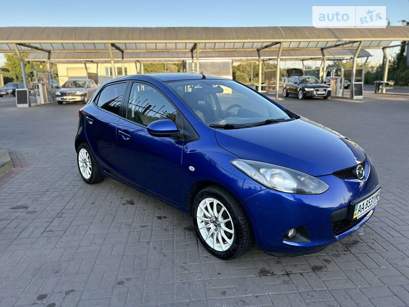 Хэтчбек Mazda 2 2009 в 
