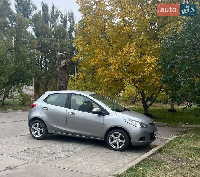Хэтчбек Mazda 2 2009 в Синельниково