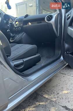 Хэтчбек Mazda 2 2009 в 
