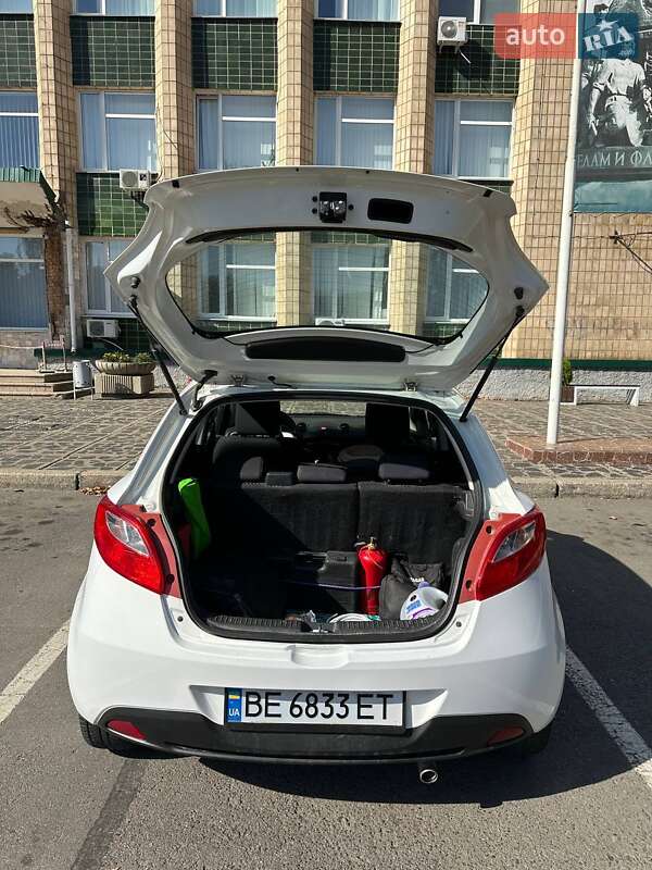 Хэтчбек Mazda 2 2011 в Николаеве