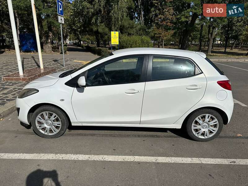 Mazda 2 2011