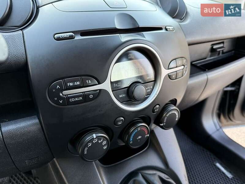 Хэтчбек Mazda 2 2008 в Днепре