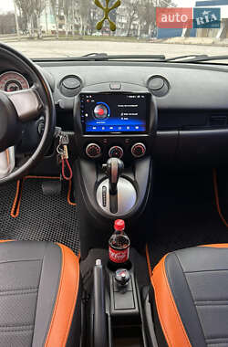 Хэтчбек Mazda 2 2009 в 