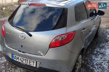 Хэтчбек Mazda 2 2009 в 