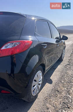 Хэтчбек Mazda 2 2007 в 